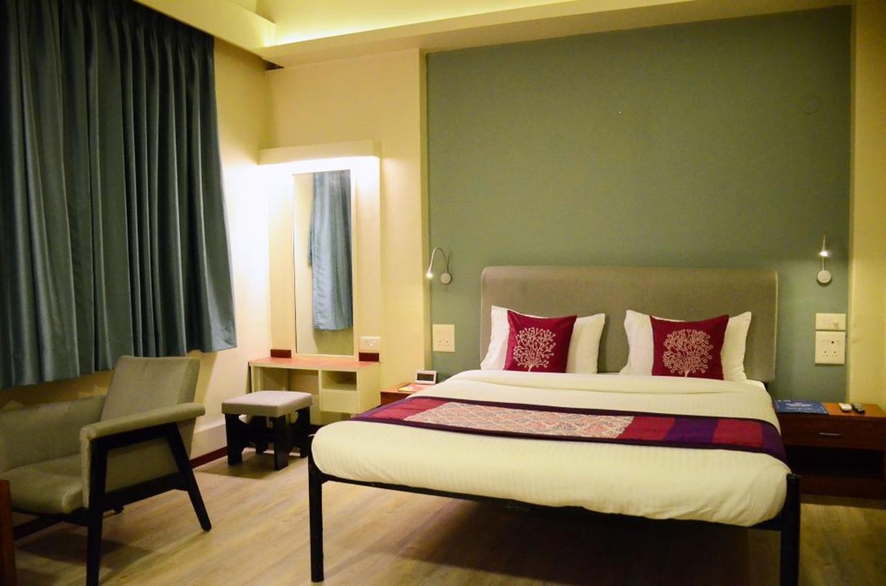 Oyo 6429 Hotel Pearl 푸네 외부 사진