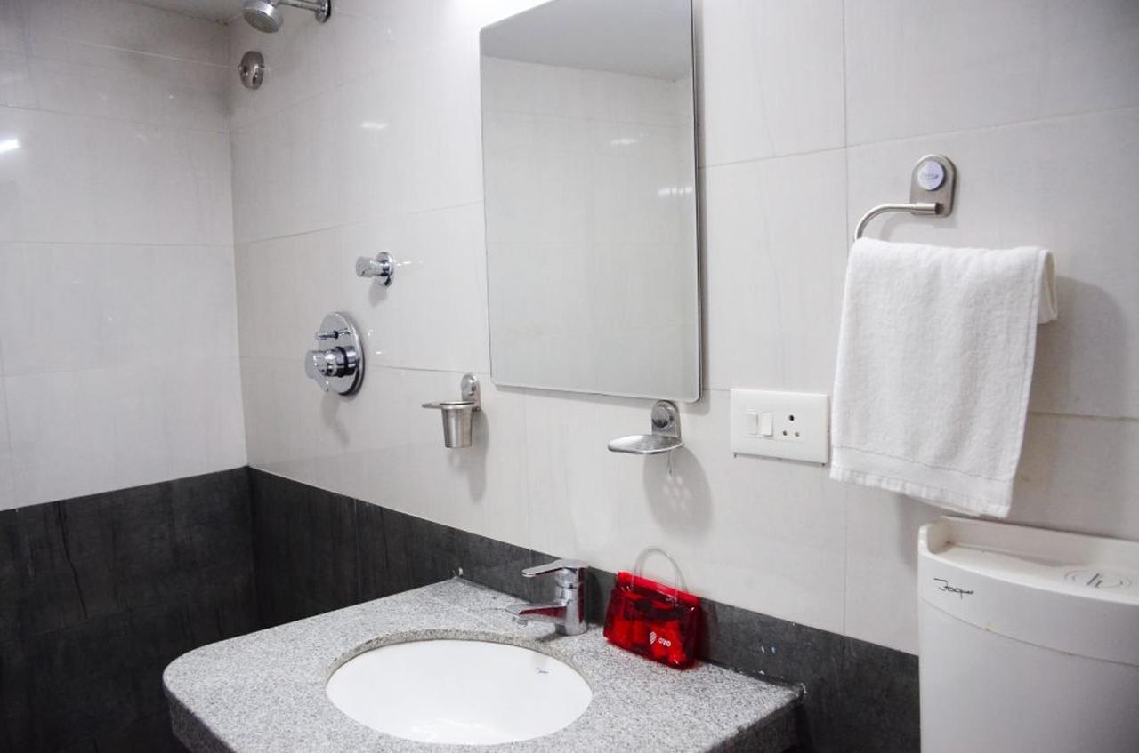 Oyo 6429 Hotel Pearl 푸네 외부 사진