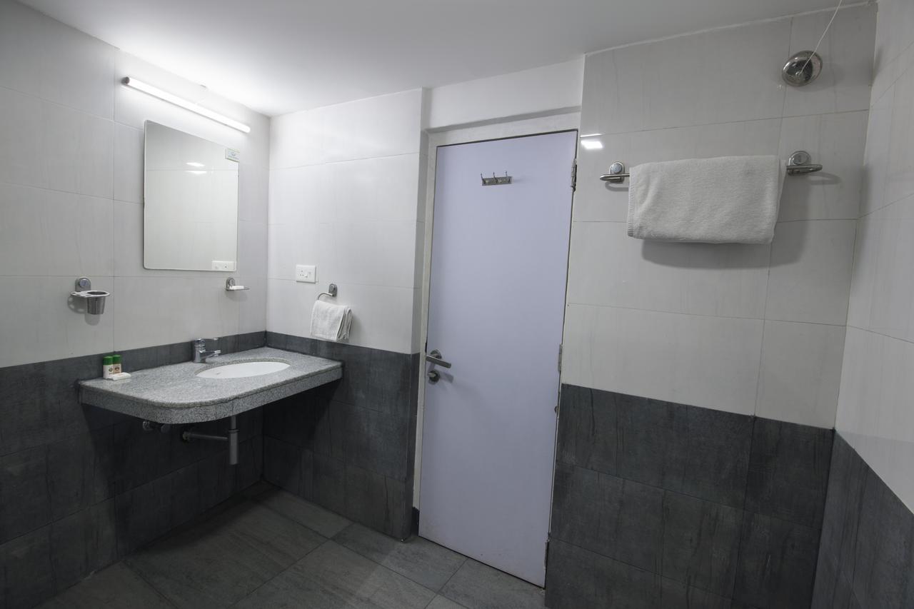 Oyo 6429 Hotel Pearl 푸네 외부 사진